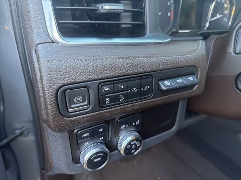 Used 2021 GMC Yukon Denali w/ LPO, Illumination Package image 4