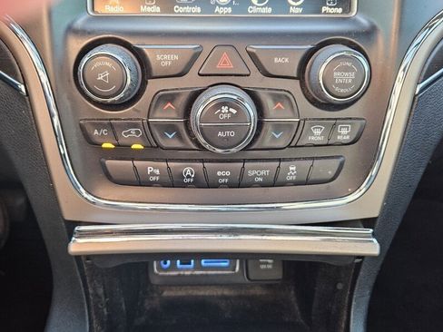 Used 2016 Jeep Grand Cherokee Limited w/ Luxury Group II image 20