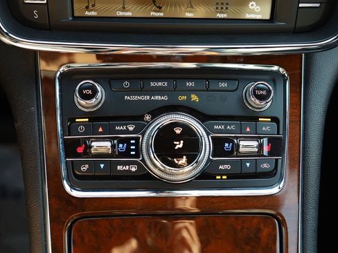 Used 2019 Lincoln Continental Select w/ Continental Climate Package image 23