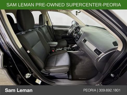 Used 2017 Mitsubishi Outlander SE image 27