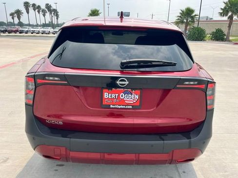 Used 2025 Nissan Kicks SV FWD image 5