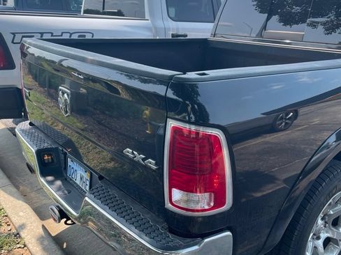 Used 2017 RAM 1500 Laramie w/ Convenience Group AWD/4WD image 7