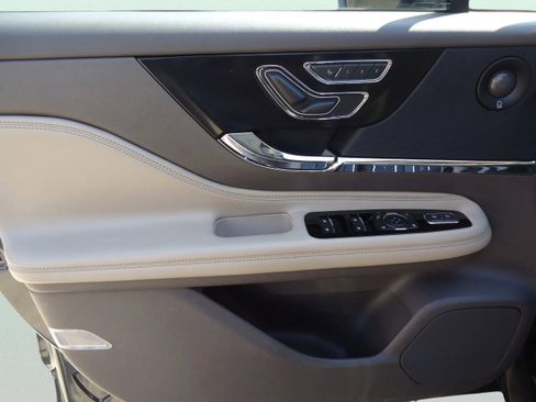 Used 2021 Lincoln Corsair Reserve w/ Equipment Group 201A image 23