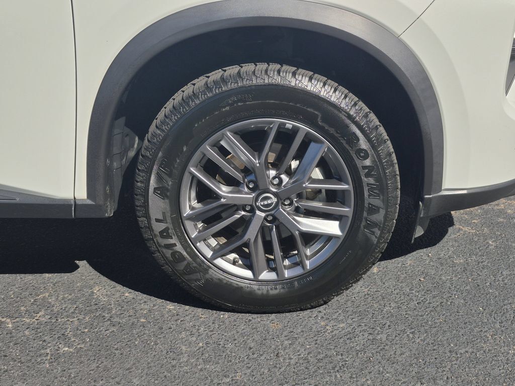 Used 2024 Nissan Rogue S AWD/4WD image 18