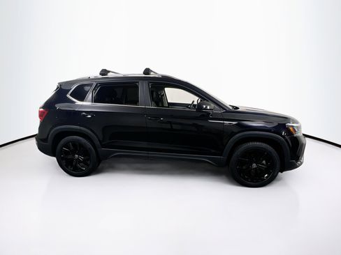 Used 2022 Volkswagen Taos SE image 4