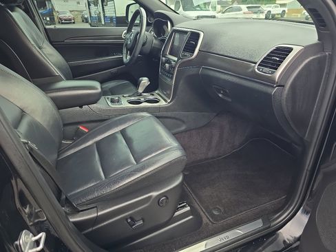 Used 2018 Jeep Grand Cherokee Limited AWD/4WD image 17