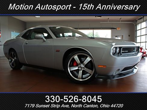 Used 2012 Dodge Challenger SRT8 RWD image 2