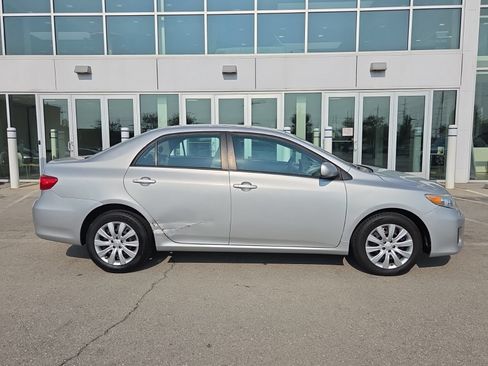 Used 2012 Toyota Corolla LE FWD image 2