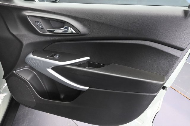 Used 2024 Chevrolet Trax RS FWD image 32
