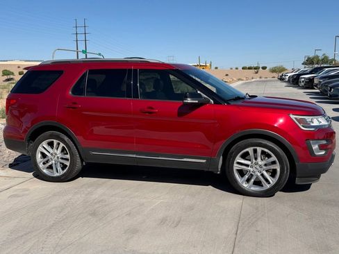 Used 2017 Ford Explorer XLT w/ Equipment Group 202A FWD image 5