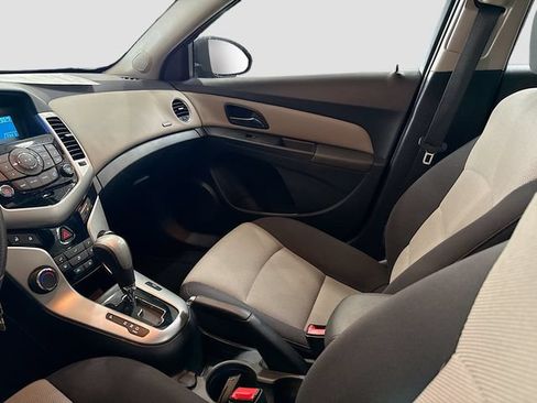 Used 2014 Chevrolet Cruze LS FWD image 18