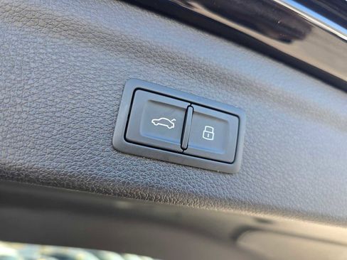 Used 2024 Audi Q3 2.0T Premium w/ Convenience Package image 18