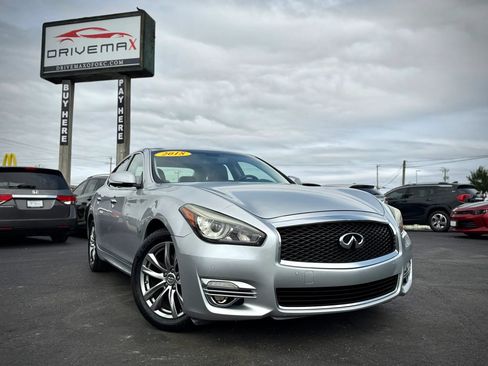 Used 2018 INFINITI Q70 Luxe RWD image 1
