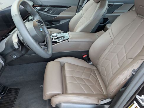 Certified 2025 BMW 530i image 5