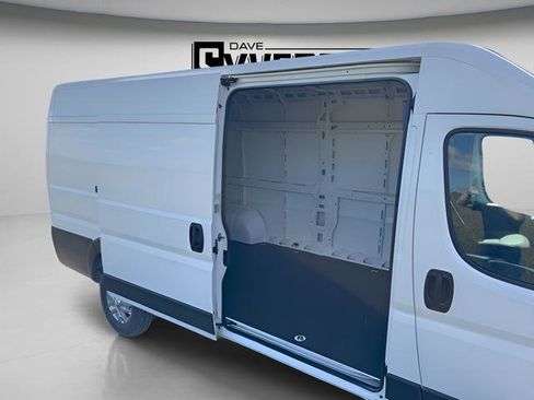 New 2026 RAM ProMaster 3500 w/ Quick Order Package 22G SLT image 9