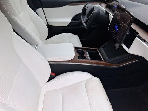 Used 2022 Tesla Model X AWD image 27