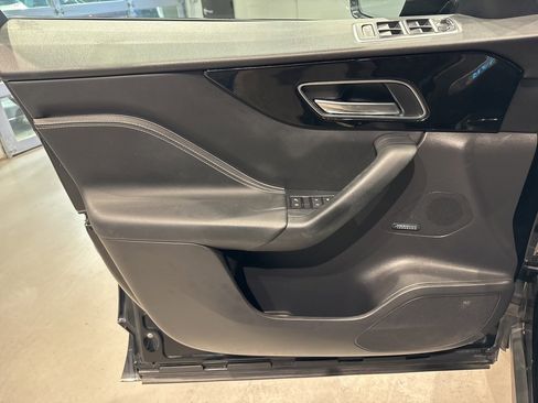 Used 2019 Jaguar F-PACE R-Sport image 15