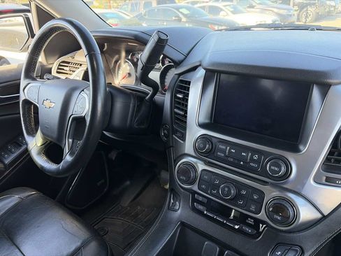 Used 2016 Chevrolet Suburban LT w/ Luxury Package RWD image 3