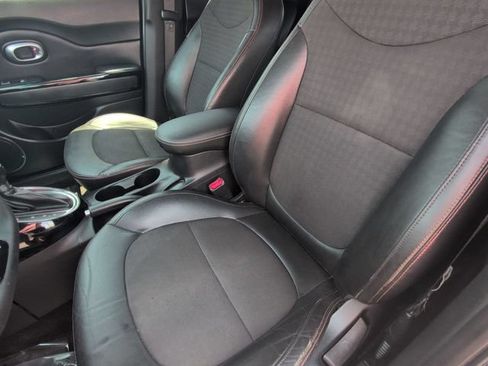 Used 2018 Kia Soul ! FWD image 12
