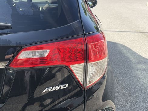 Used 2021 Honda HR-V EX image 10