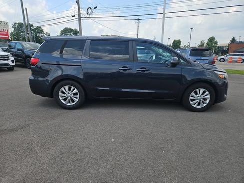 Used 2017 Kia Sedona LX FWD image 6