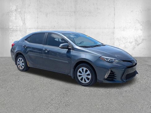 Used 2017 Toyota Corolla SE FWD image 2