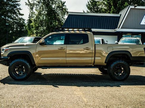 Used 2019 Toyota Tacoma TRD Off-Road AWD/4WD image 21