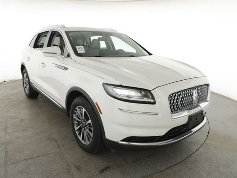 Used 2023 Lincoln Nautilus AWD w/ Premium Package image 3
