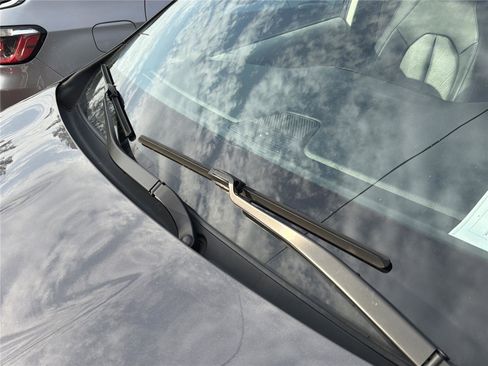 Used 2022 Chrysler Pacifica Touring-L image 10