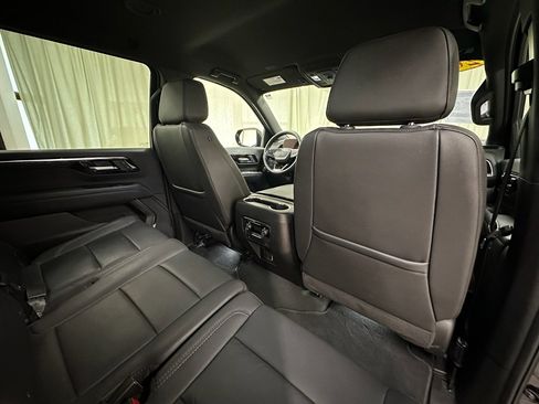 Used 2025 Chevrolet Suburban Z71 image 20
