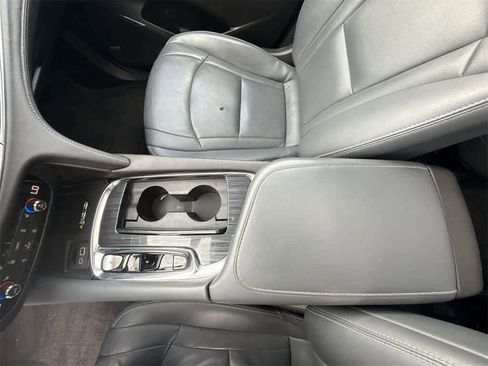 Used 2023 Buick Enclave Essence image 29