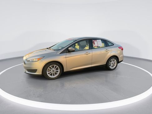 Used 2017 Ford Focus SE image 5