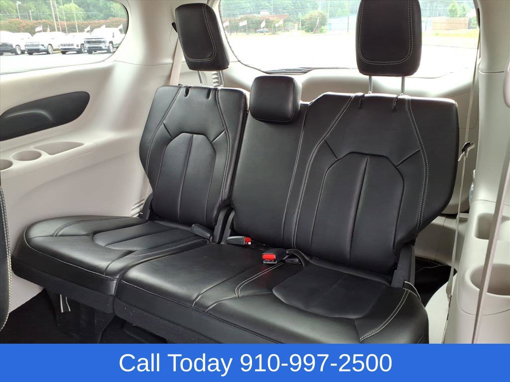 Used 2024 Chrysler Pacifica Touring-L FWD image 24