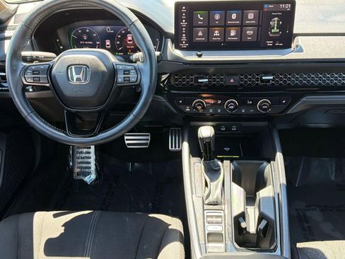 Used 2025 Honda Accord Sport image 27