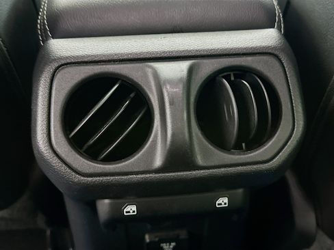 Used 2023 Jeep Wrangler Unlimited Sahara AWD/4WD image 27