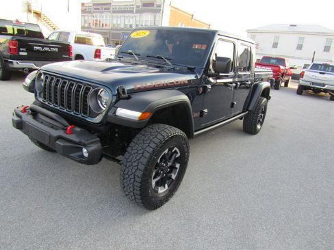 Used 2025 Jeep Gladiator Rubicon w/ Convenience Group image 7
