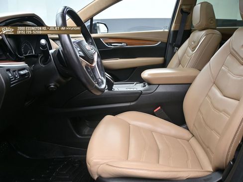 Used 2018 Cadillac XT5 Platinum w/ Driver Assist Package AWD/4WD image 10