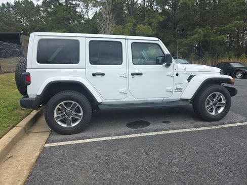 Used 2022 Jeep Wrangler Unlimited Sahara w/ Cold Weather Group image 7