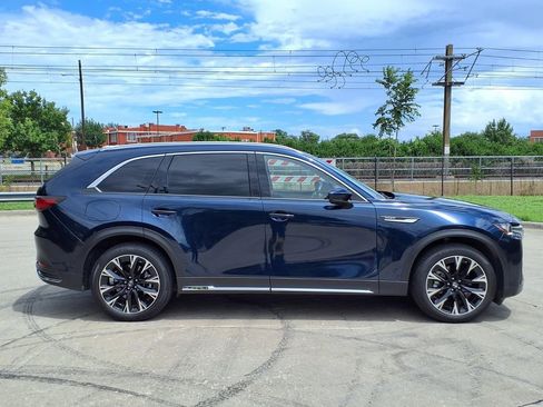 Used 2024 MAZDA CX-90 Plug-In Hybrid w/ Premium Pkg AWD/4WD image 2