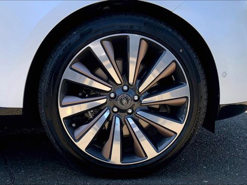 New 2025 Land Rover Range Rover SV image 13