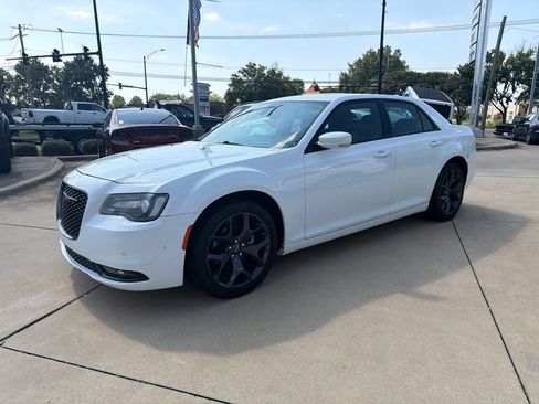 Used 2023 Chrysler 300 S RWD image 5