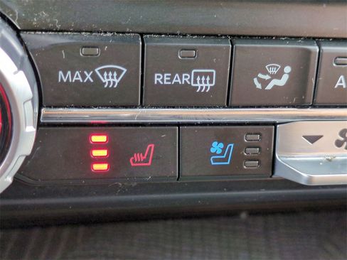 Used 2023 Ford F150 Platinum image 22