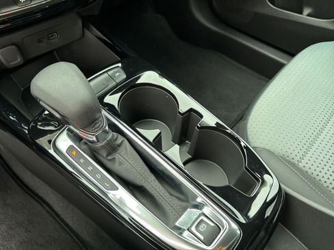 Used 2025 Chevrolet Trax LT image 35