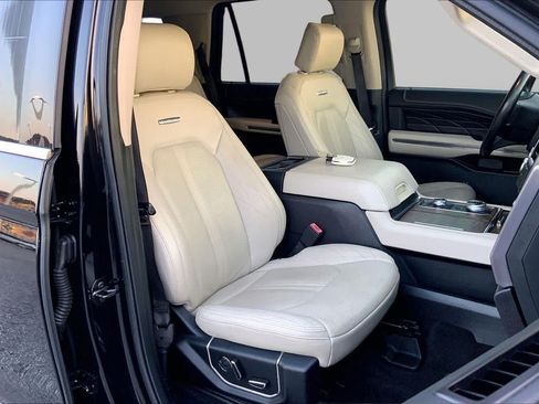 Used 2019 Ford Expedition Platinum AWD/4WD image 9