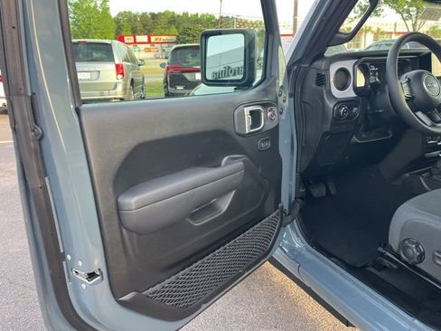 New 2026 Jeep Gladiator Sport AWD/4WD image 5