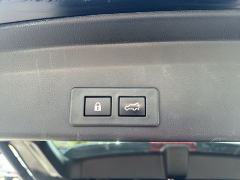 Used 2023 Subaru Ascent Touring AWD/4WD image 8
