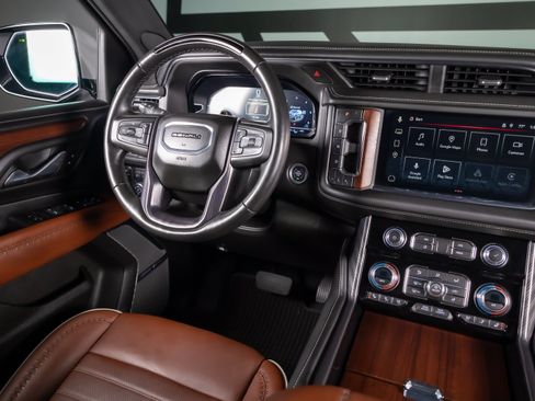 Used 2023 GMC Yukon Denali Ultimate AWD/4WD image 7