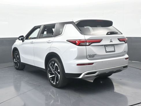 Used 2022 Mitsubishi Outlander SE image 4