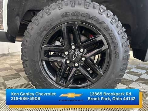 Certified 2021 Chevrolet Silverado 1500 Custom Trail Boss w/ Realtree Special Edition AWD/4WD image 25