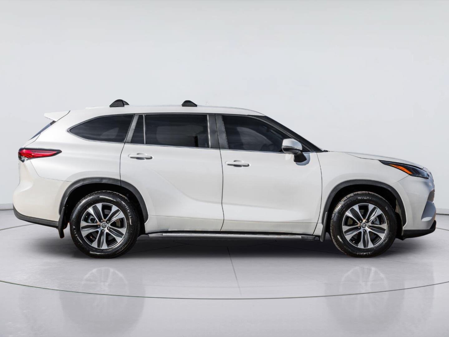 Used 2023 Toyota Highlander XLE FWD image 12